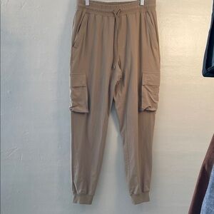 Alo Yoga Men's Tan Cargo Jogger Pants size medium